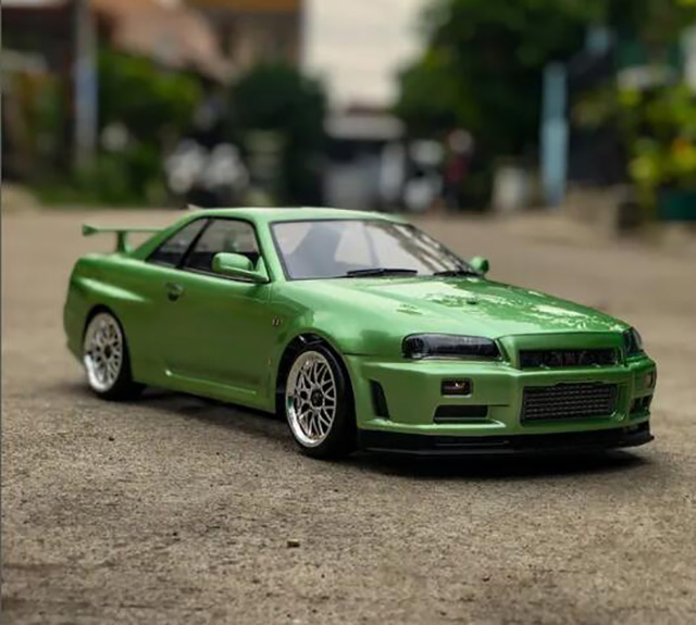 NISSAN SKYLINE BNR34 Body Set - Champagne Green NISSAN SKYLINE BNR34 Body Set - Champagne Green